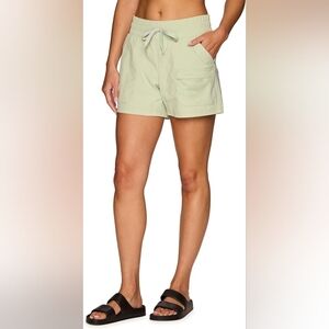 NEW Outdoor Supply Women Short Size Medium (32)